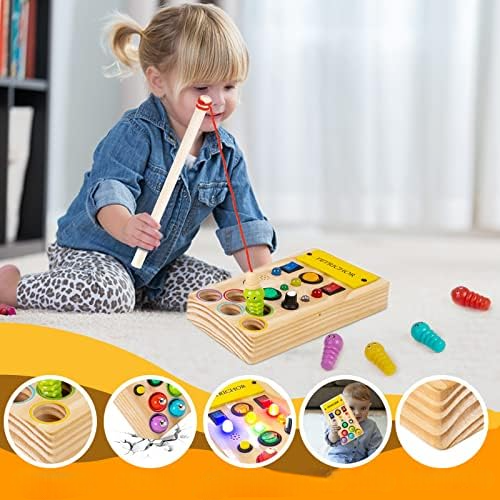 Petite fille jouant avec un jouet d’éveil en bois, utilisant des baguettes pour pousser des pièces colorées dans le plateau