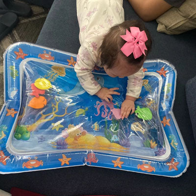 Tapis-d'eau-carre-bebe-joue