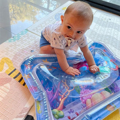 Tapis-d'eau-carre-bebe-touche