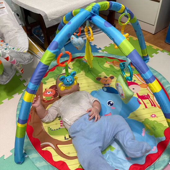 Tapis-eveil-zoo-bebe-curieux